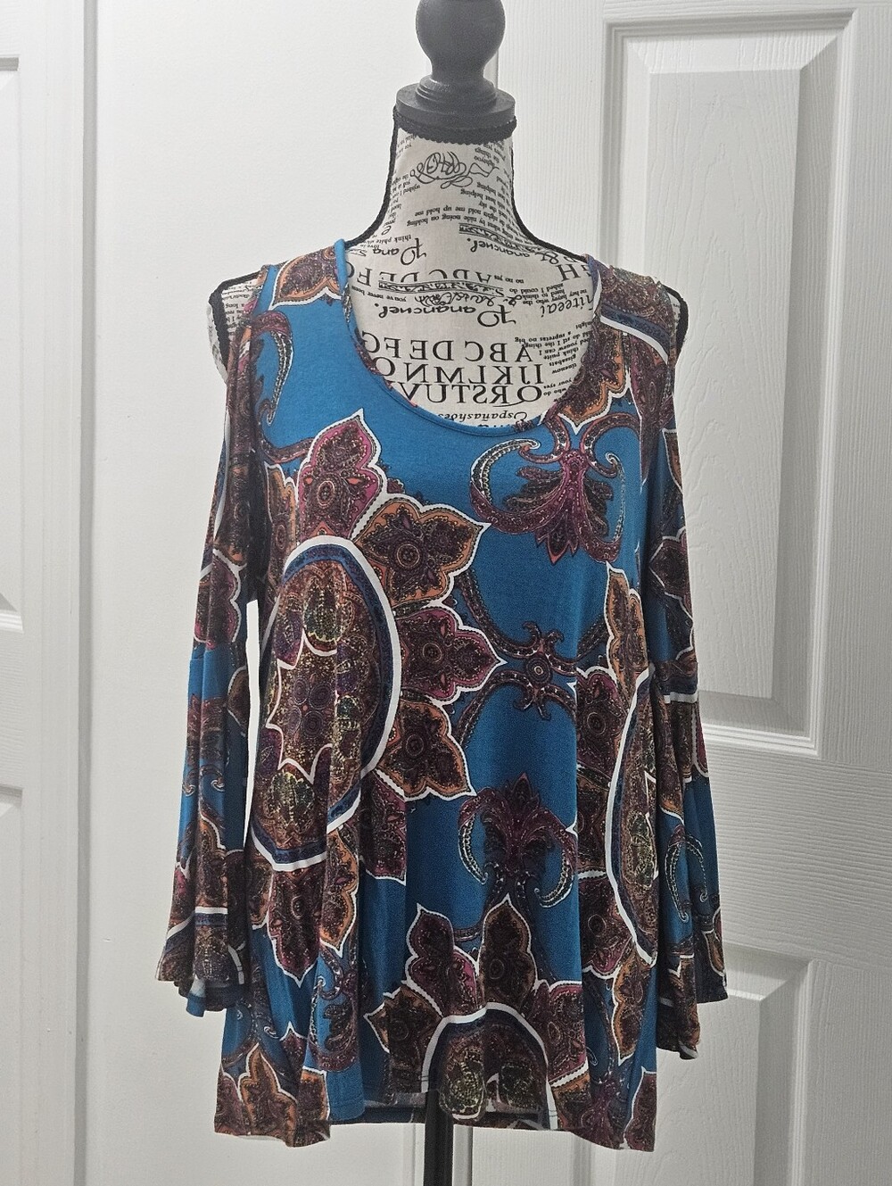Vava by Joy Han Teal Paisley Cold-Shoulder Tunic. Large